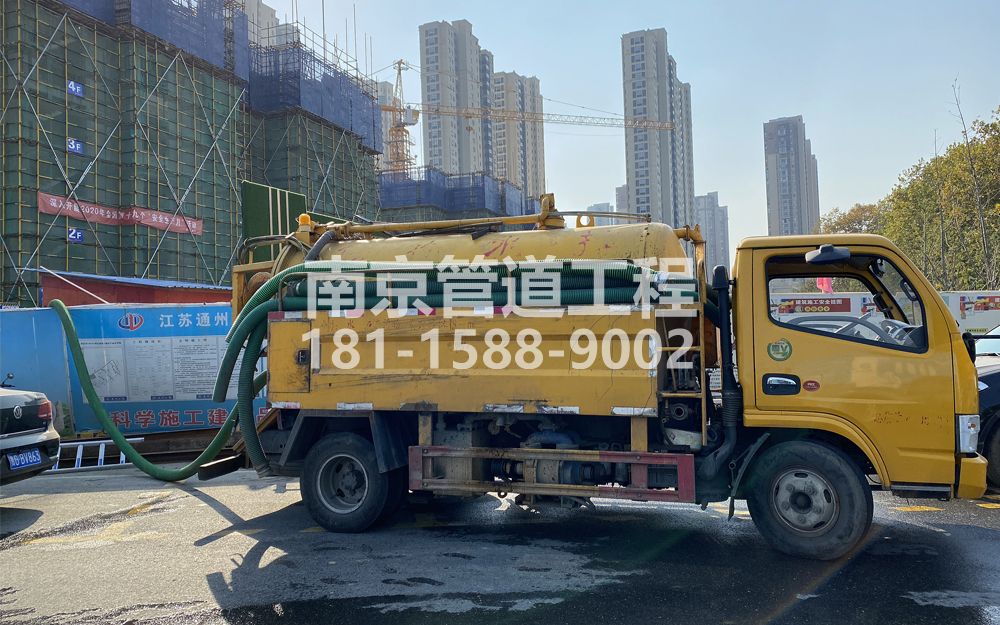 265中胜建筑工地抽粪