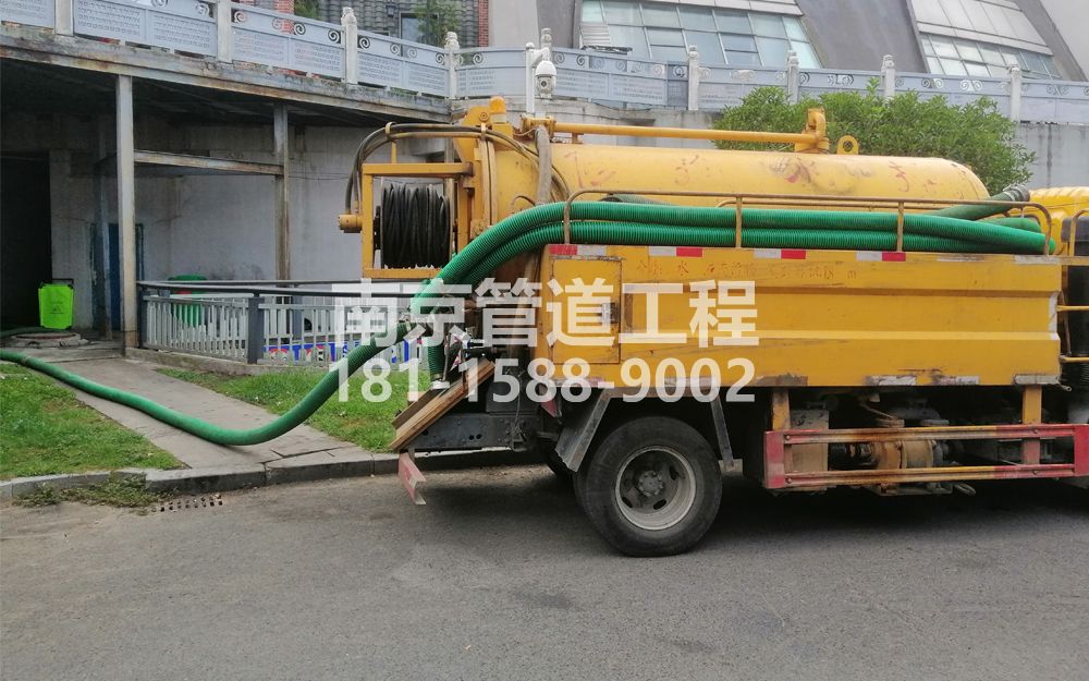 277中胜商场隔油池吸污
